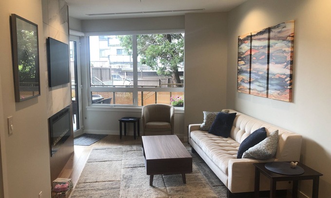 Rockland Condo | Luxury Condo - Easy Walk to Downtown, Ocean & Attractions