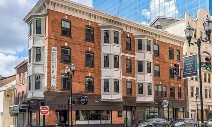 Downtown Wilmington Apartment | Luxury Condo + Free Garage Parking 402