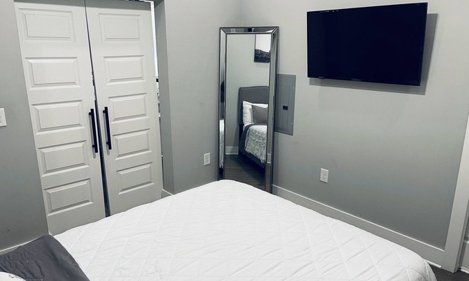 North Decatur Apartment | Luxury Condo in Decatur, Atlanta