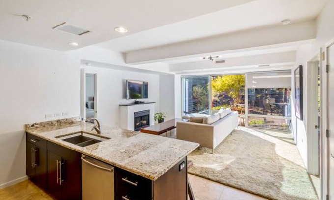 Fashion Square Condo | Luxury Condo in Heart of Scottsdale w/Concierge