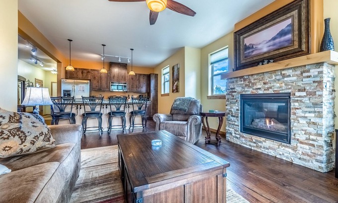Winter Park Condo | Luxury condo in the heart of Town of WP. Access to pool, hot tub & pool table