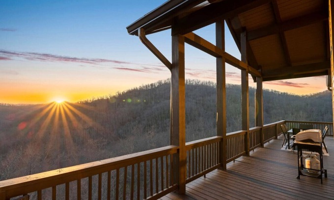 Sylva Condo | Luxury Condo, King Suite, Amazing View, Peace, and Hiking!