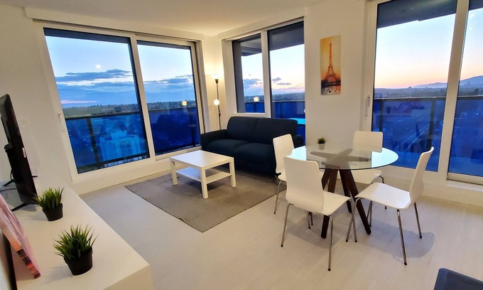 Renfrew-Collingwood Condo | Luxury Condo near Public Transit, Long Term OK