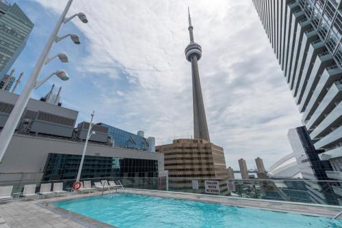 Toronto Entertainment District Apartment | Luxury condo on CN TOWER