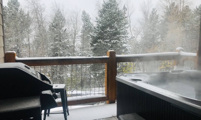 Silverthorne Condo | Luxury Condo - Private Hot Tub Overlooking Blue River