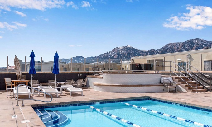 Baseline Sub Condo | Luxury Condo Rooftop Pool 30-day min
