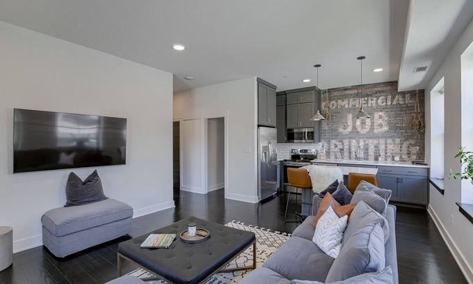 Downtown Lincoln Condo | +Luxury Condo+UNL, Memorial Stadium, Arena, DTown