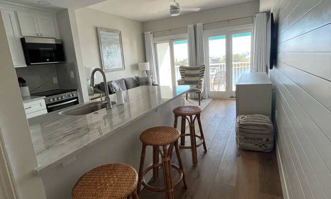 Sunnyside Condo | Luxury Condo With Beautiful Views