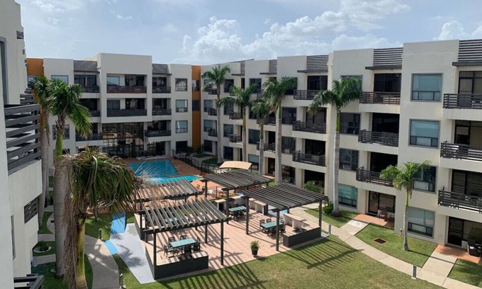 Mission Apartment | Luxury Condo w. Pool and Jacuzzi