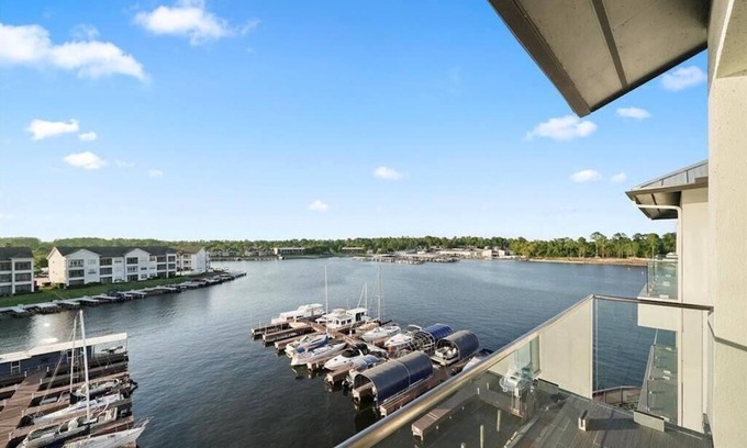 Montgomery Condo | Luxury condo with stunning lake views