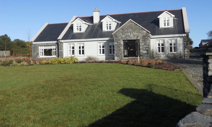Moyard House | Luxury Connemara Home Close To Sea, Mountains And Lakes