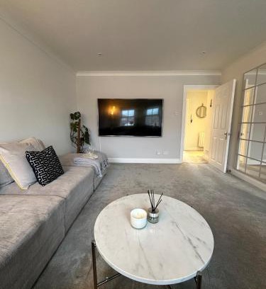 Sunningdale Apartment | Luxury contemporary Apartment