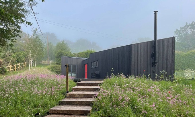 Ditchling Cabin | LUXURY CONTEMPORARY ECO CABIN WITH TENNIS COURT AND INDOOR POOL