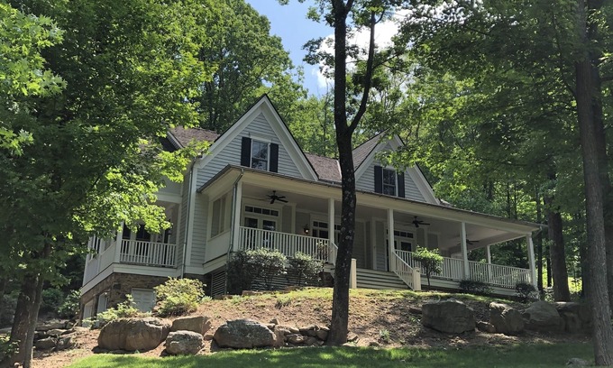 Hot Springs House | Luxury contemporary mountain farmhouse walking distance to The Homestead Resort.
