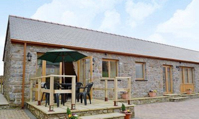 Carmarthen House | Luxury Converted Barn near Carmarthen - sleeps 4