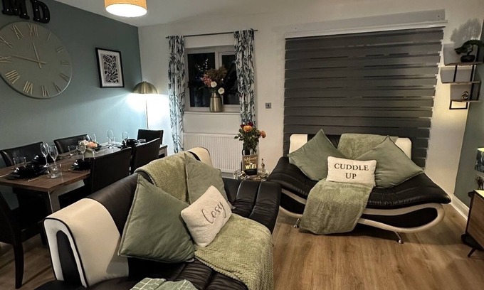 Leigh House | Luxury cosy 5 bedroom modern family house greater Manchester with parking