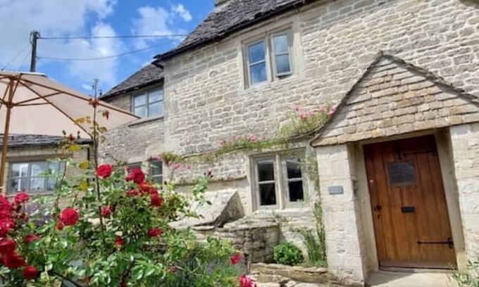 Bibury Cottage | Luxury Cosy Cottage In Magical Bibury