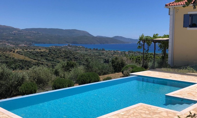 Foinikounta Villa | Luxury cosy villa, magic panorama view. Complete privacy.nInfinity pool 10x4m.