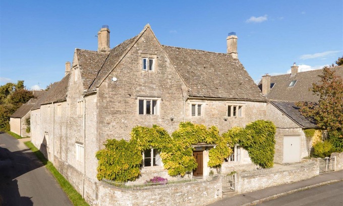 Aldsworth Cottage | Luxury Cotswold Holiday Home - Green Farm House