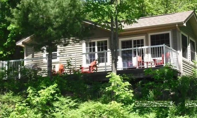 Lake of Bays Cottage | Luxury Cottage at Blue Water Acres Resort, Lake of Bays 3 Bedrooms Aug/Nov