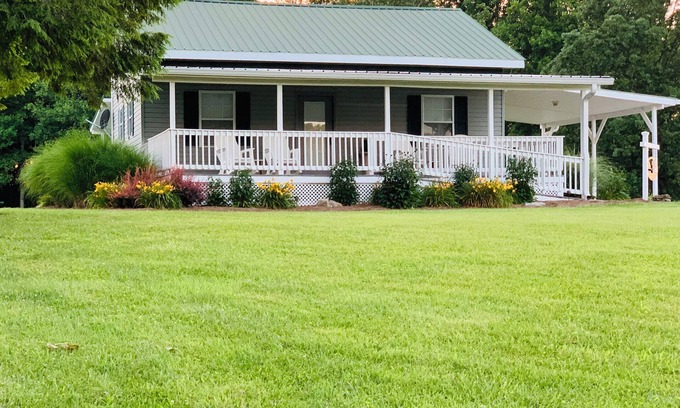 Spencer Cottage | Luxury Cottage Escape Near Fall Creek Falls Park