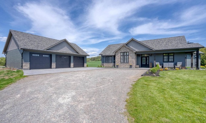 Cramahe Cottage | Luxury cottage on private 28 acres in Castleton ON