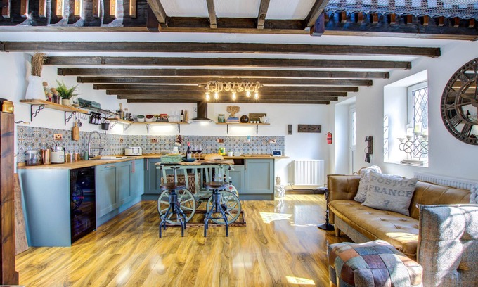 Pembroke Cottage | Luxury Cottage Sleeps 8 Pembrokeshire Wales Close to Town & Beach