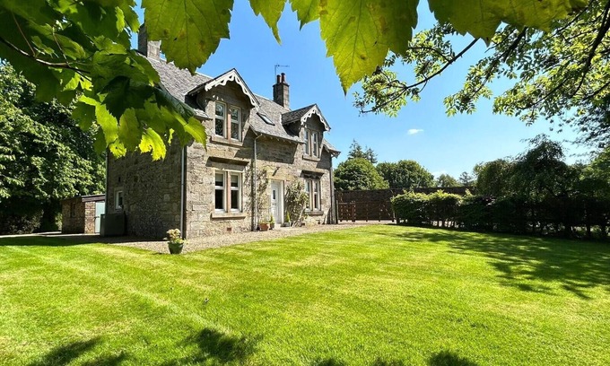Dalry Cottage | Luxury Cottage With Lovely Countryside Views