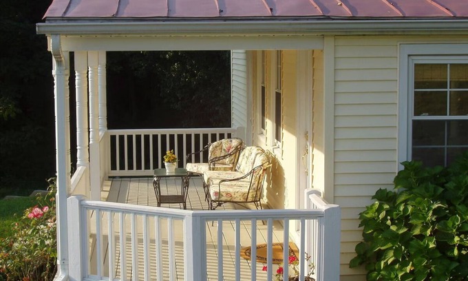 Stanardsville Apartment | Luxury Country Cottage with Spectacular Blue Ridge Mountain Views!