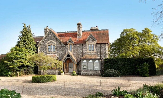 Fifield House | Luxury Country Estate with Concierge and Staff. Close to London, Windsor, Ascot