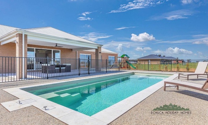 Echuca House | Luxury Country Estate | Heated Pool