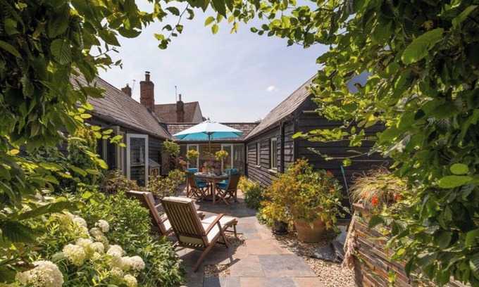 Wantage House | Luxury countryside getaway in 2 bed barn conversion with walks