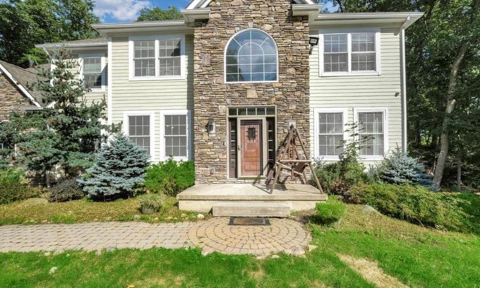 Town of Tuxedo House | Luxury Country Home w. Sauna! Next Door to Fair
