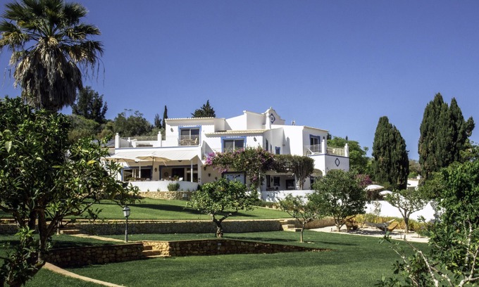 Funchal Villa | Luxury country house sleeps 17 with huge gardens, private pool, BBQ & sea views