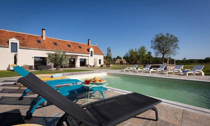 Billy Cottage | Luxury country house, swimming pool, city park