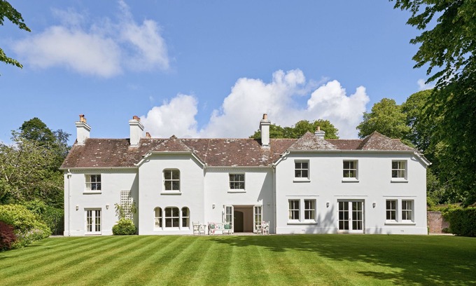 Wareham House | Luxury Country Manor House with private grounds and swimming pool