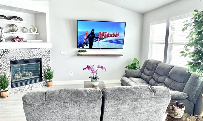 West Valley City House | Luxury, Cozy & Modern Home, 3 BR, 4 King beds, Central location