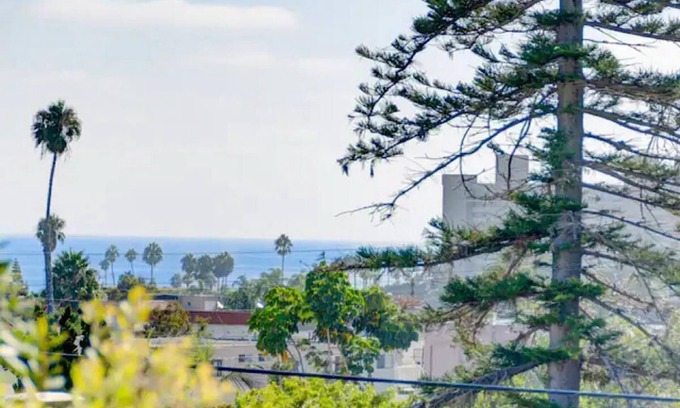 North Pacific Beach Apartment | Luxury/Cozy/Private Pacific Beach Retreat for 2!
