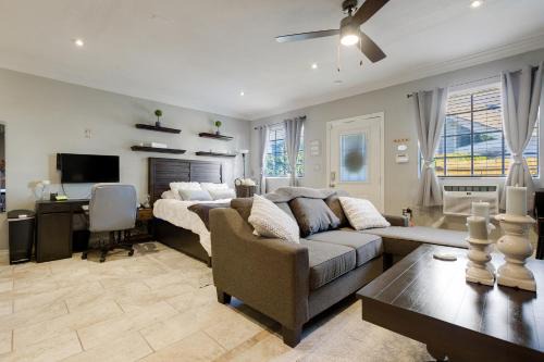 Vista House | Luxury Cozy Studio with Firepit