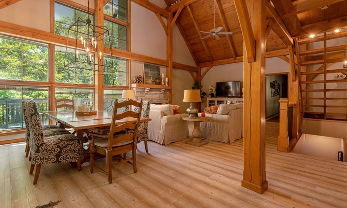 Goreville House | Luxury Craftsman 6BR Lake House "On The Rocks"