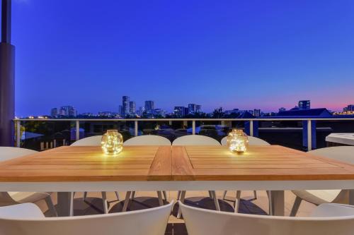 Stuart Park House | Luxury Darwin City Lights Jacuzzi Central Location Large House New Furnishings