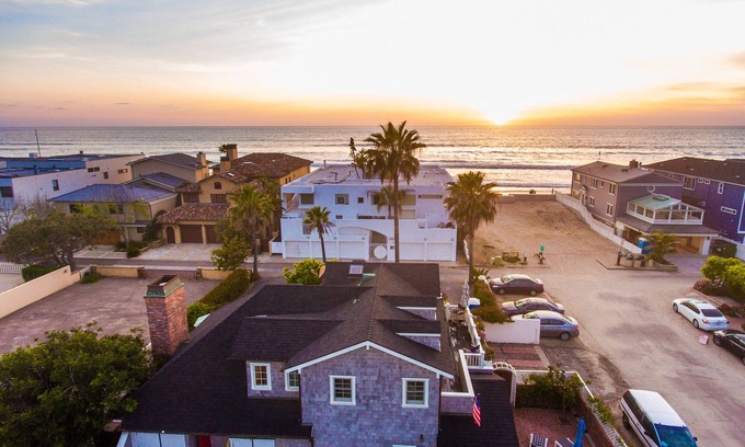 Del Mar House | Luxury Del Mar Beach House - steps to the sand