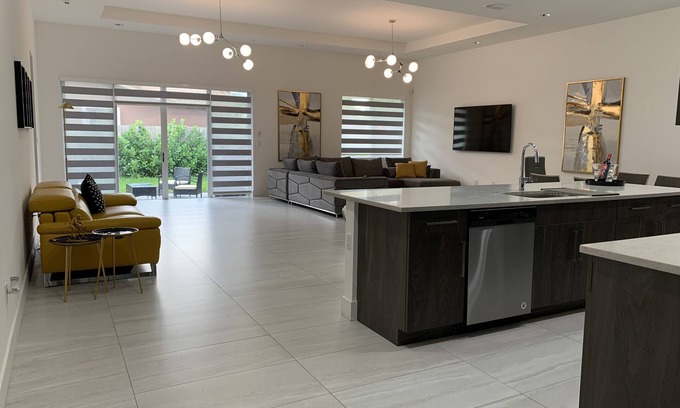 Richmond West House | Luxury-design House