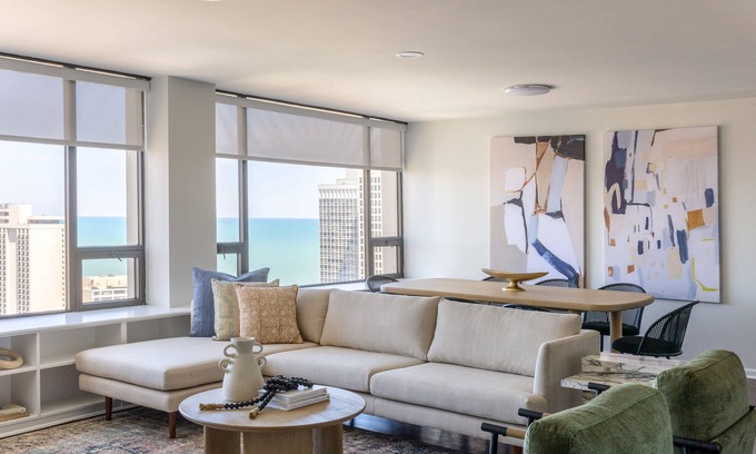 Rush and Division Apartment | Luxury Designer Penthouse West |Pool| Gold Coast