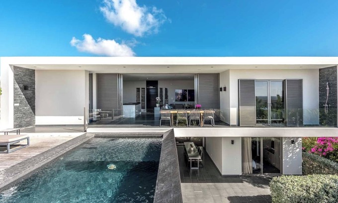 Jan Thiel Villa | Luxury designer villas with private pool, shared gameroom and gym!