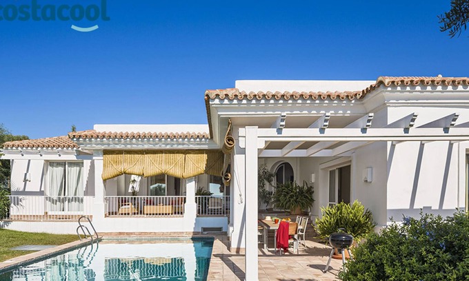 Benalup-Casas Vieja Villa | Luxury detached villa with private pool on golf resort