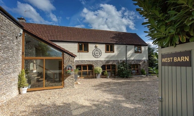 Wick Other | Luxury Detached Farmhouse Idyllic Rural Location with 2 Hot Tubs