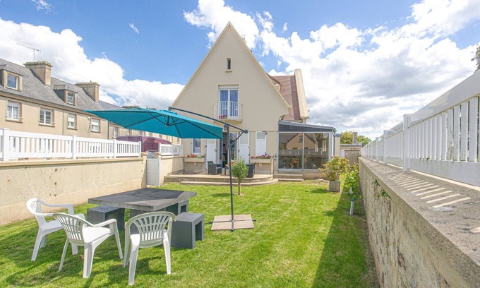 Montebourg Bed & Breakfast | Luxury detached house
