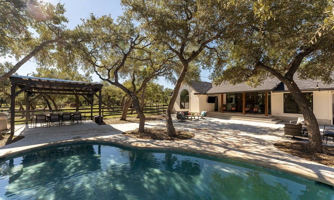 Austin House | Luxury Dining & Outdoor Oasis: New Kitchen & Poolside Retreat Perfect for Groups