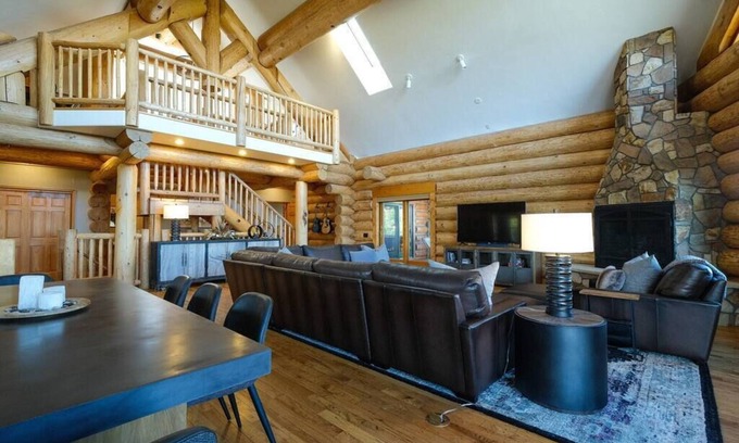 Homestead Hills House | Luxury, Dog-Friendly Cabin w/Huge Mountain Views!, Luxury, Dog-Friendly Cabin w/Huge Mountain Views